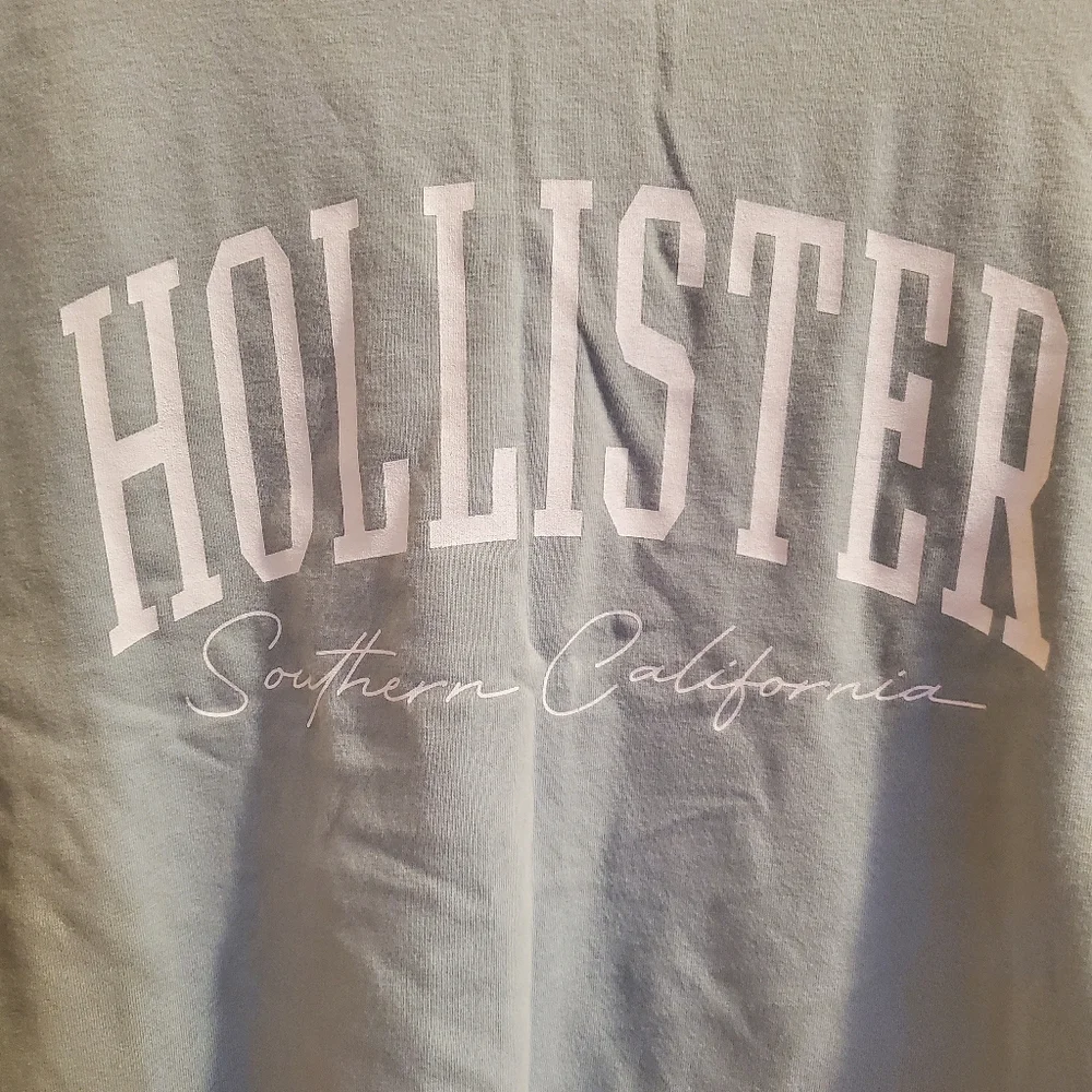 🆕️ NWOT Hollister Light Blue Long Sleeve Tee